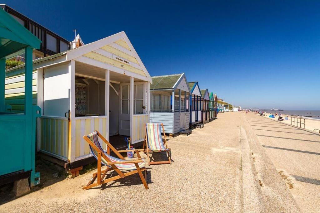 Covehithe House-Coastal Luxury- Sleeps 12-With Huge Swimspa! Wrentham Eksteriør billede