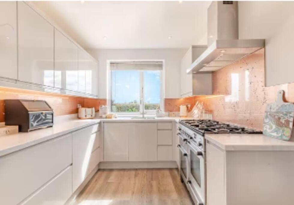 Covehithe House-Coastal Luxury- Sleeps 12-With Huge Swimspa! Wrentham Eksteriør billede