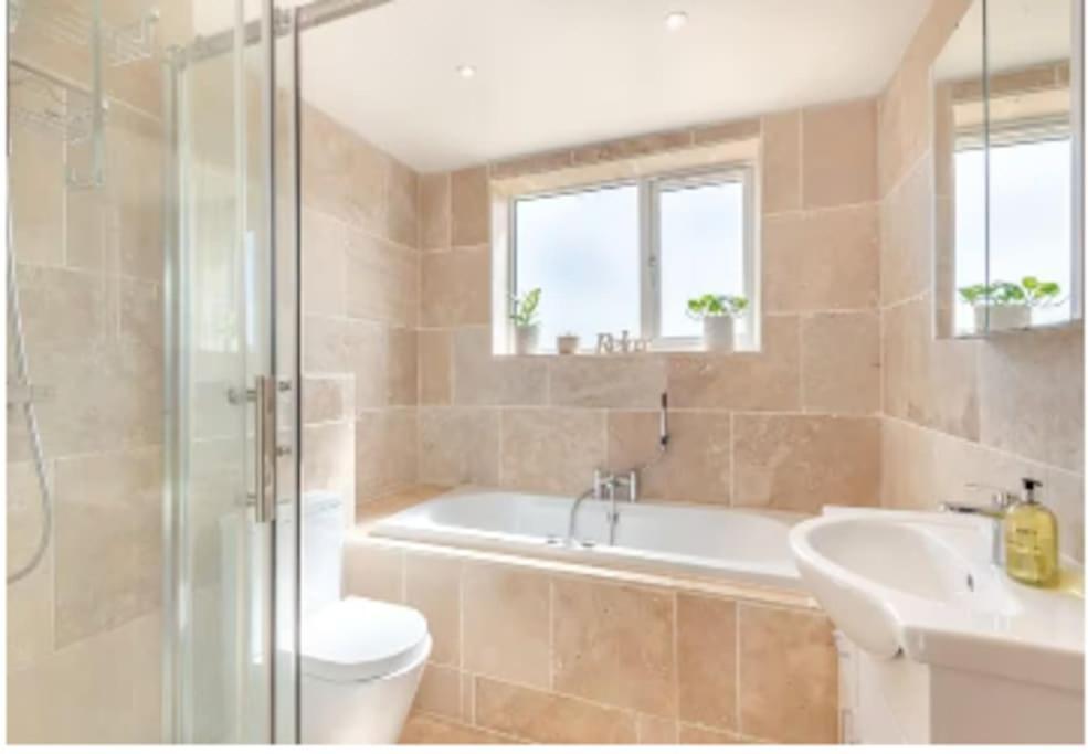 Covehithe House-Coastal Luxury- Sleeps 12-With Huge Swimspa! Wrentham Eksteriør billede